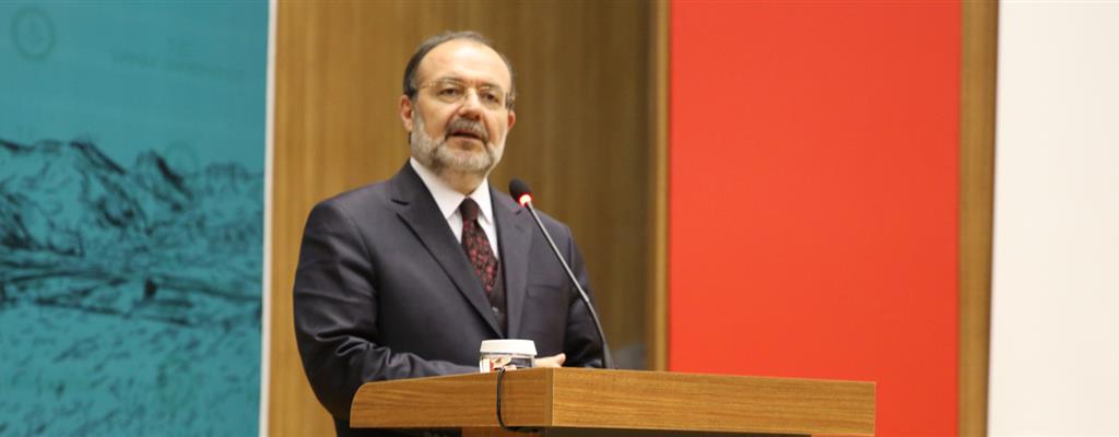 Prof. Dr. Mehmet Görmez, Şırnak Üniversitesinde Bilgi, Ahlak ve Üniversite konulu konferans gerçekleştirdi.